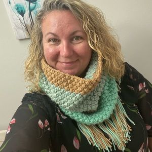 HANDMADE crocheted cowl. 🍁 🍁